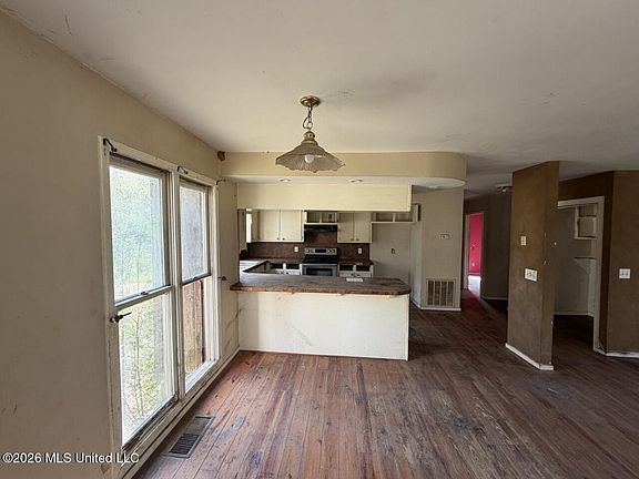 4th image of 3882 Henderson Rd