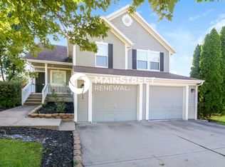 113 N Oxford Dr, Raymore, MO 64083