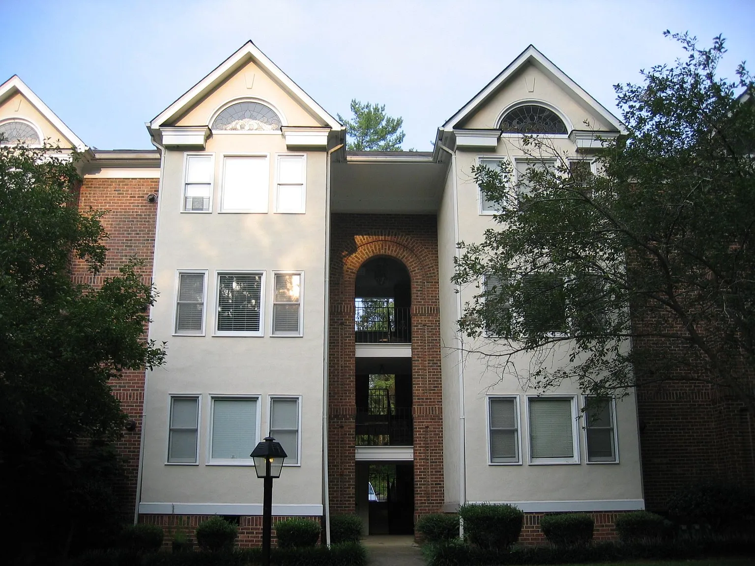 2 bed, 1338 sqft, $1,800 — Photo 2
