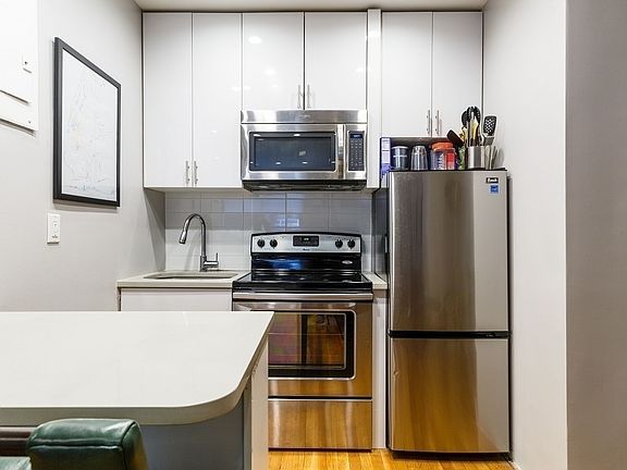 3rd image of 434 W 19th St #5D1