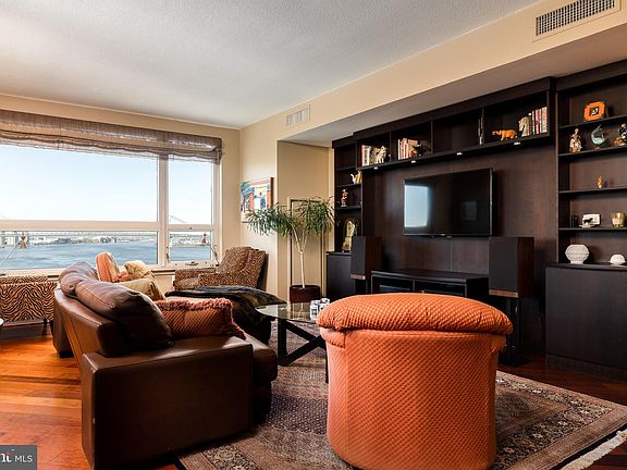 4th image of 717 S Columbus Blvd Unit 1101