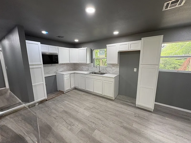 6 bed, 3.0 bath, $2,950 — Photo 2