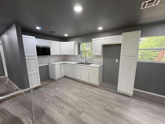 2nd image of 5724 N Frankfort Ave