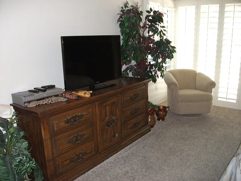 49225 Eisenhower Dr #49225 — Photo 3