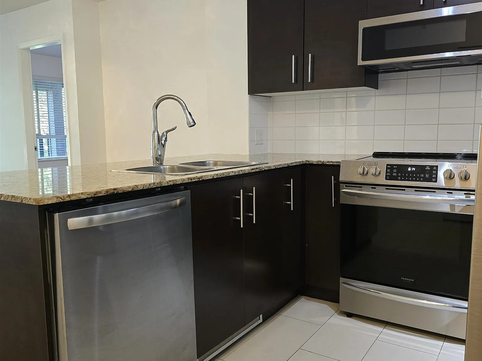 2 bed, 967 sqft, $2,450 — Photo 3