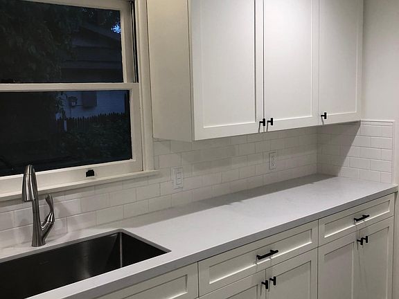 2nd image of 610 W Fern Ave