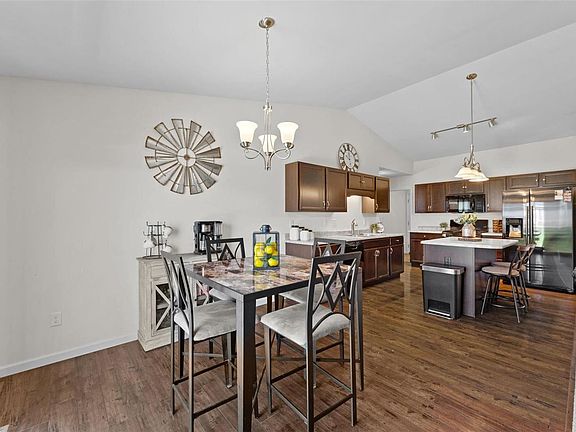 5th image of 1443 Riverdale Manor Dr