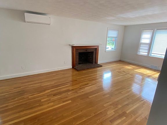 5th image of 266 Lowell St