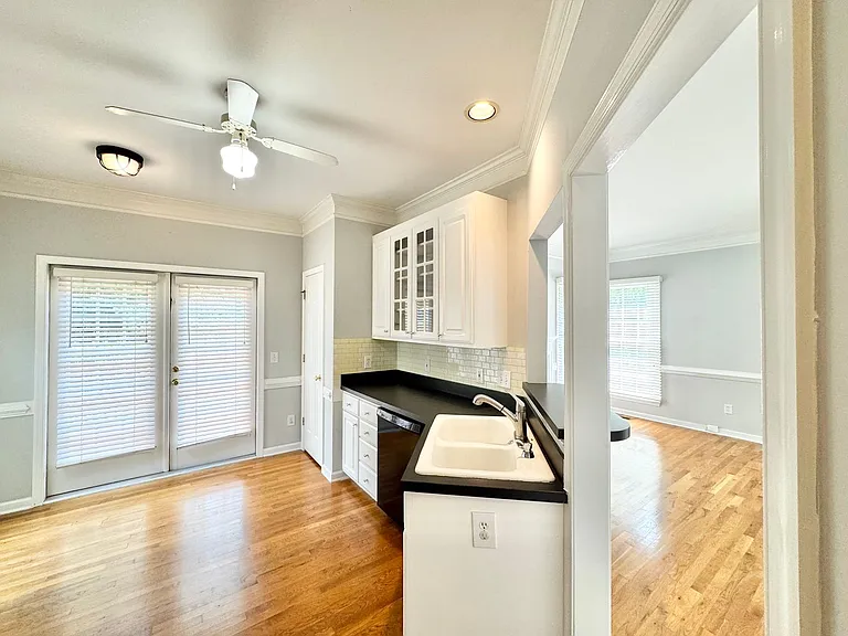 5208 Autumn Woods Dr — Photo 8