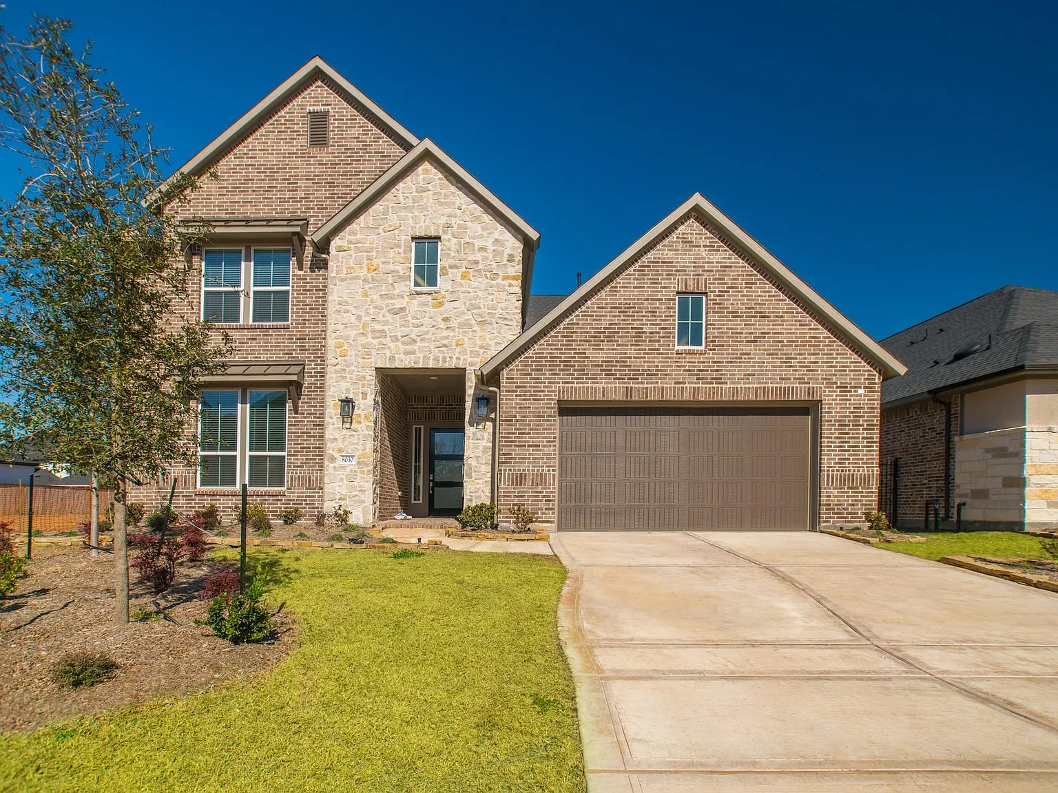 4 bed, 3.5 bath, 3933 sqft, $6,975 — Photo 3