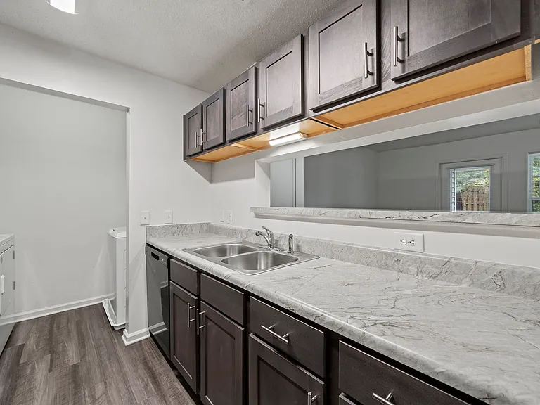 Salem Run Apartment Homes — Photo 11
