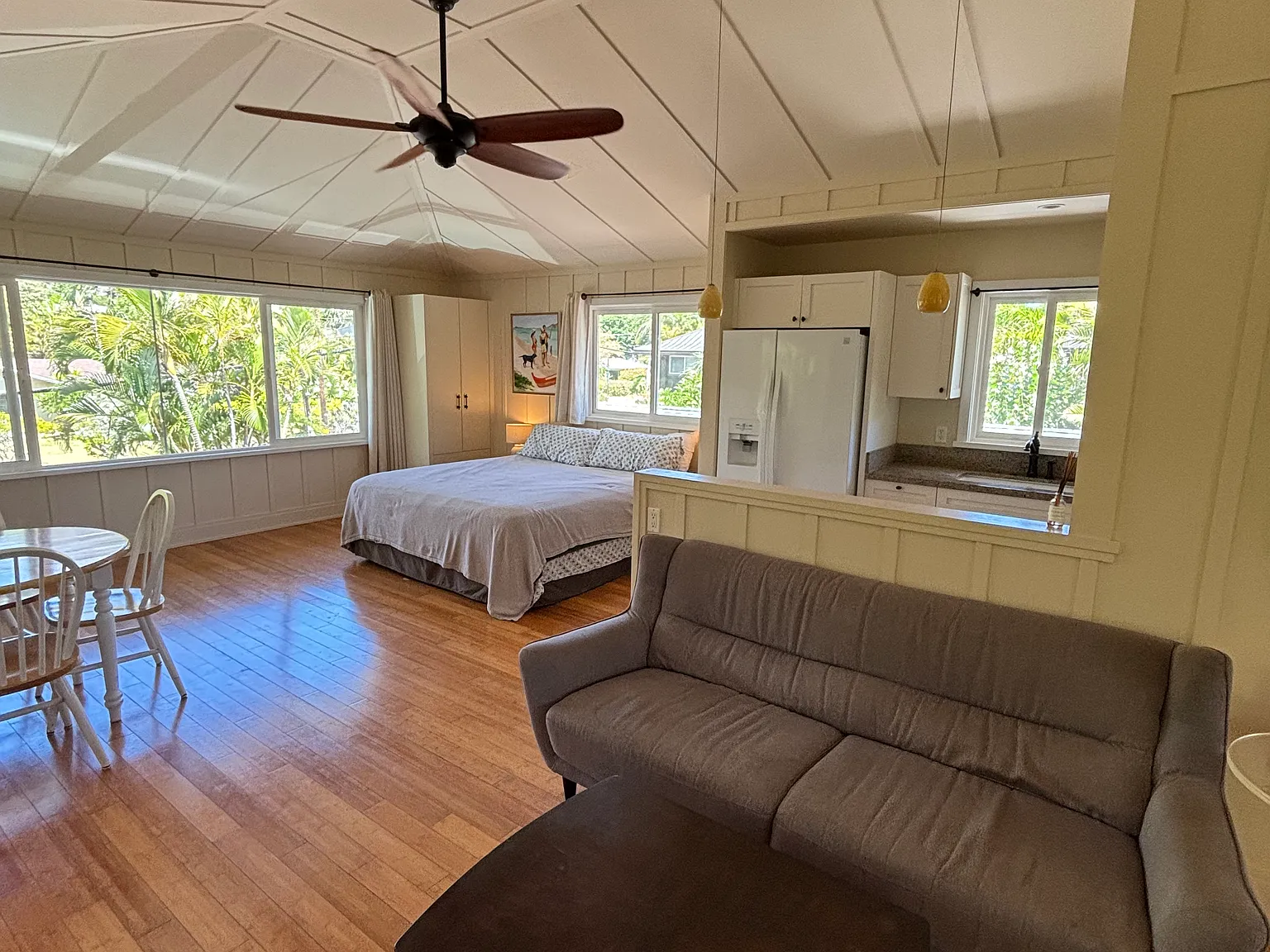 Studio, 700 sqft, $3,600 — Photo 1