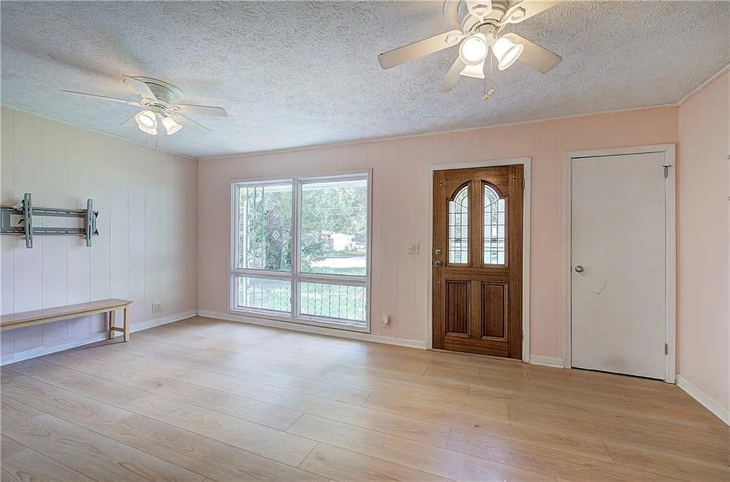 2 bed, 1.0 bath, 1203 sqft, $1,200 — Photo 4