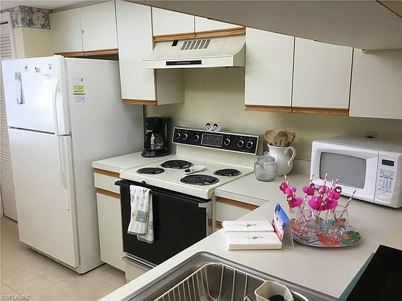 3rd image of 7380 Saint Ives Way APT 1209
