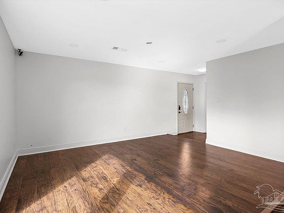 5th image of 2521 Tomlinson Rd