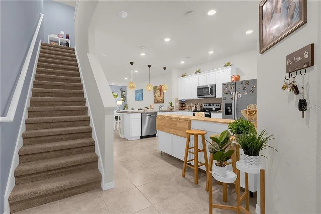 3 bed, 2.5 bath, 1699 sqft, $2,200 — Photo 4