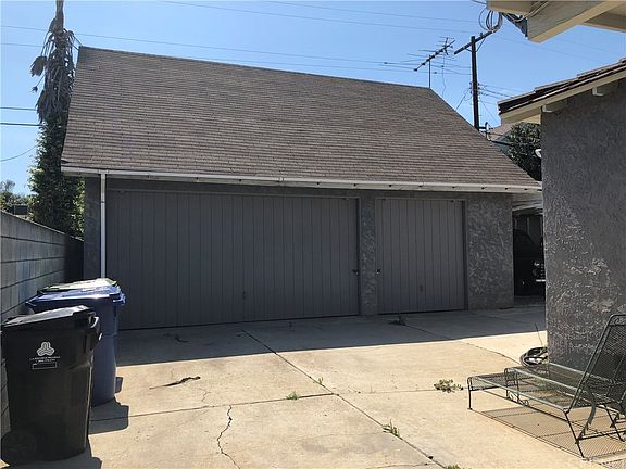 2nd image of 2557 Tilden Ave
