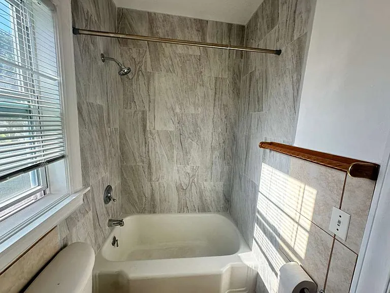 1037 12th St N #1 — Photo 14