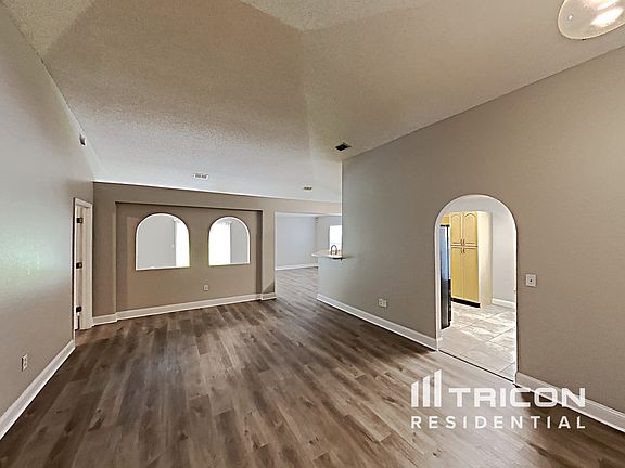 3rd image of 25141 Hyde Park Blvd