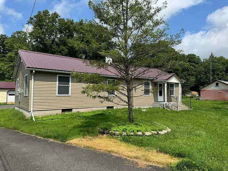 197 Route 715 — Photo 1