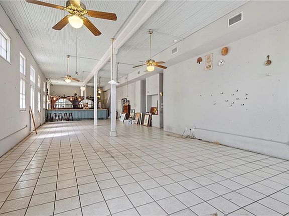 3rd image of 1435 Annunciation St