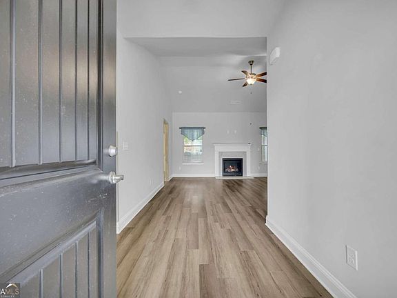 4th image of 817 Hidden Hollow Cir