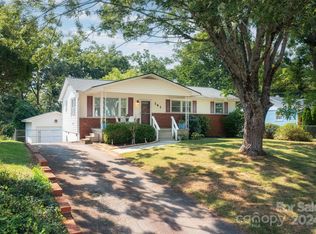 141 Riverview Dr, Asheville, NC 28806
