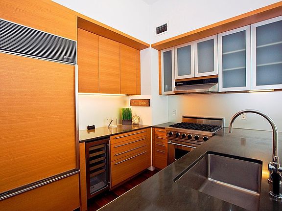 2nd image of 30 West St #2C1