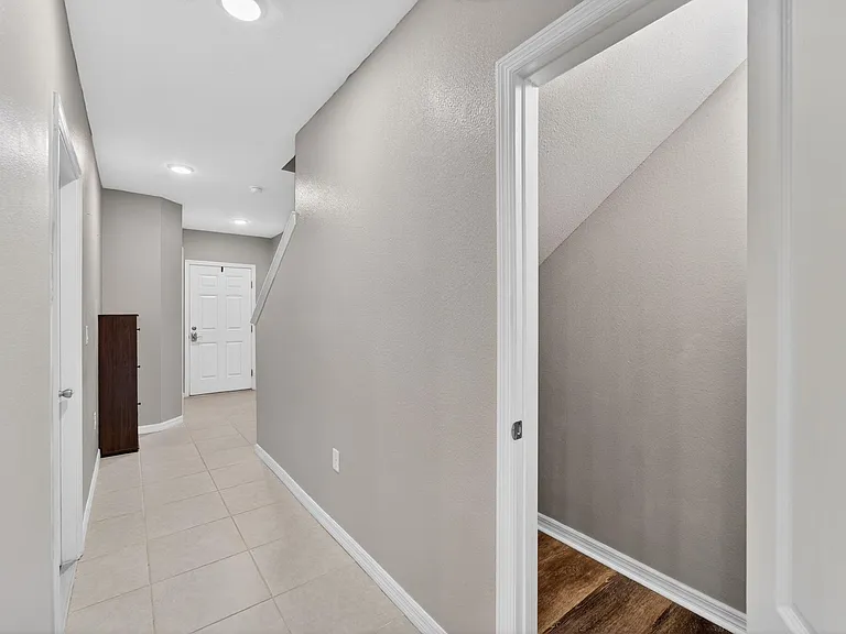 3842 Hampstead Ln — Photo 7