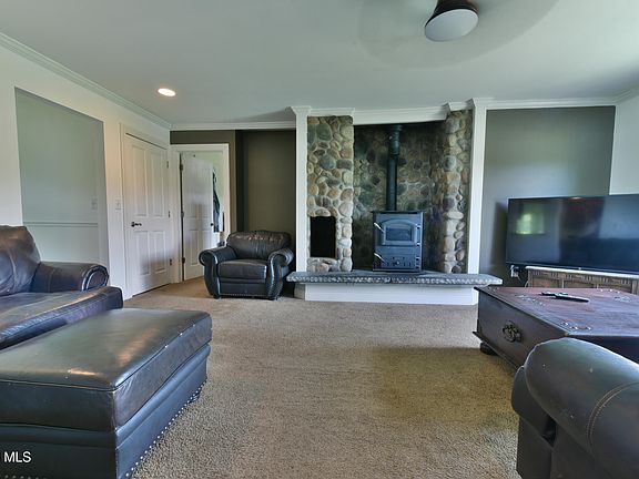 5th image of 605 Plummer Road