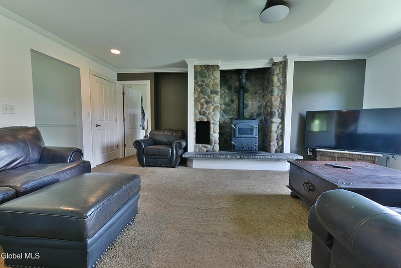 5th image of 605 Plummer Road