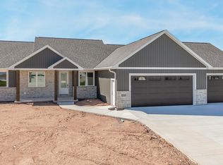 W7039 Crestfield Way, Greenville, WI 54942