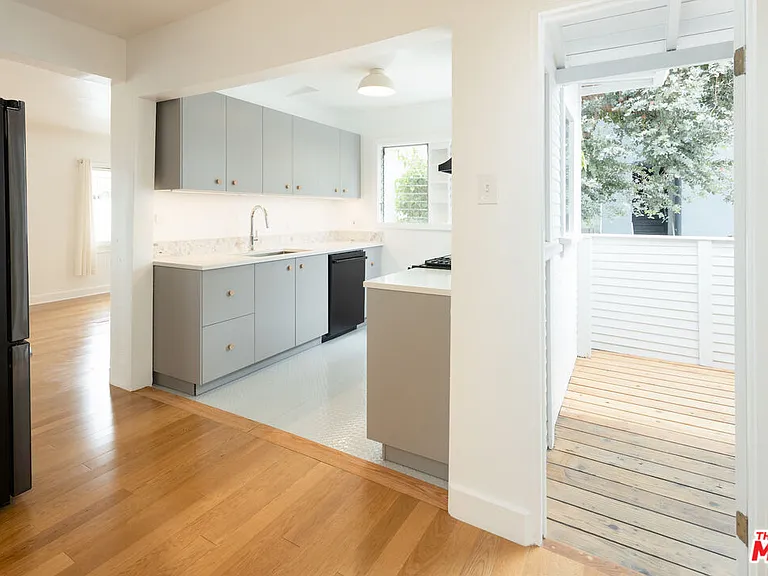 734 Pier Ave — Photo 15