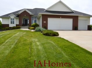 7521 Towerstone Ct, Cedar Rapids, IA 52411
