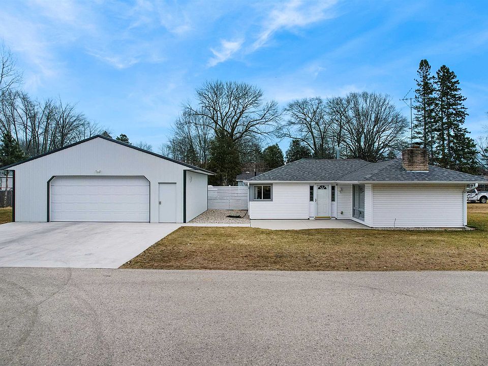 1st image of 616 44th Ave