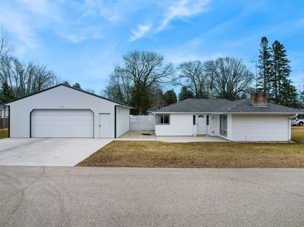616 44th Ave, Menominee, MI 49858