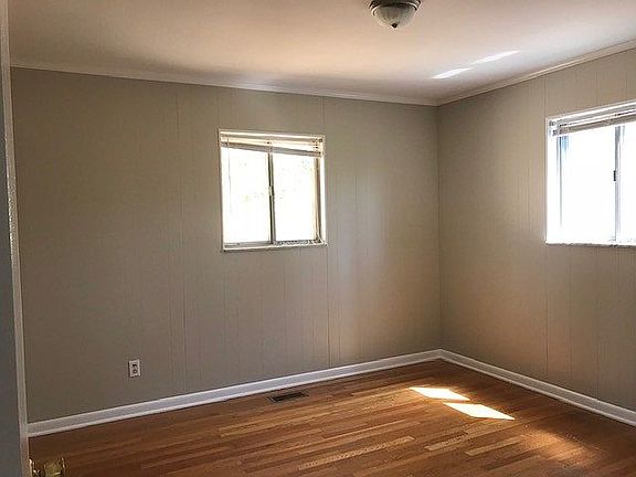3rd image of 506 Martin Dr NW