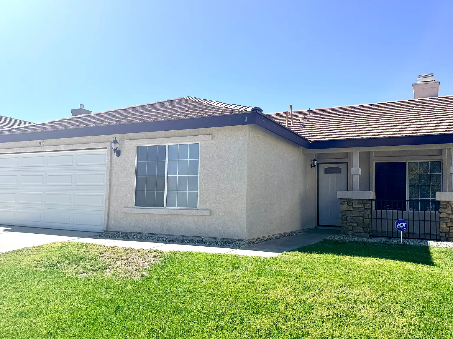 4 bed, 1375 sqft, $2,650 — Photo 2