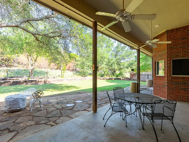 364 Alexandra Dr — Photo 46