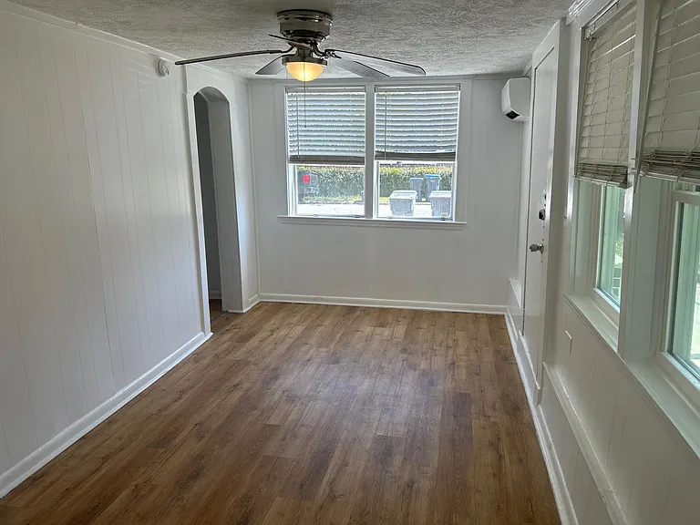 1313 Wilson St #C — Photo 9