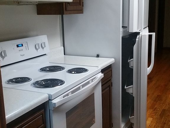 4th image of 104 N Shoe Ln #201-6