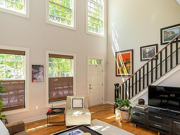 3rd image of 252 E Gay St #Townhouse