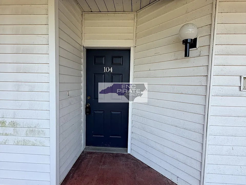 101 Santree Dr #104