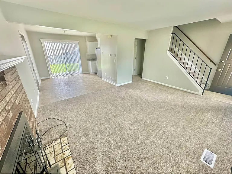 23121 Hoffman St — Photo 8