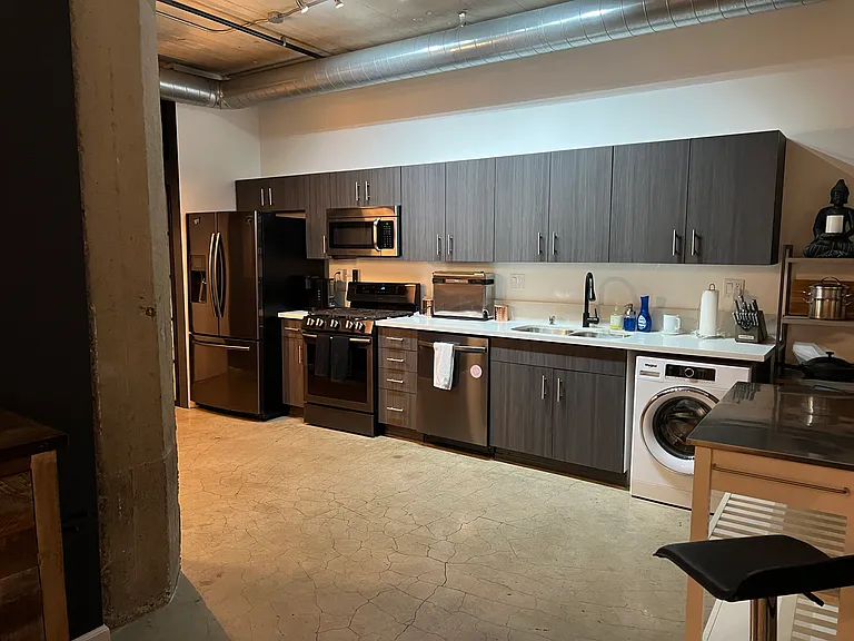 825 E 4th St #308 — Photo 3