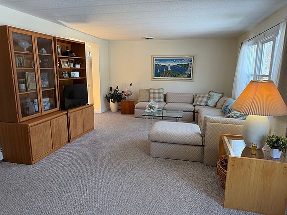2nd image of 4 Green Holly Dr