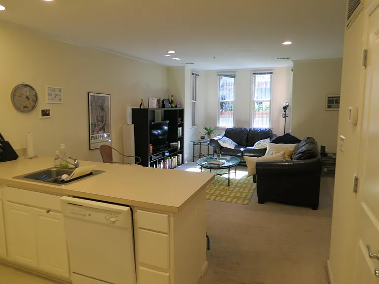 222 7th St NE #B — Photo 4