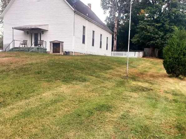 200 E 3rd St, Lynnville, IN 47619