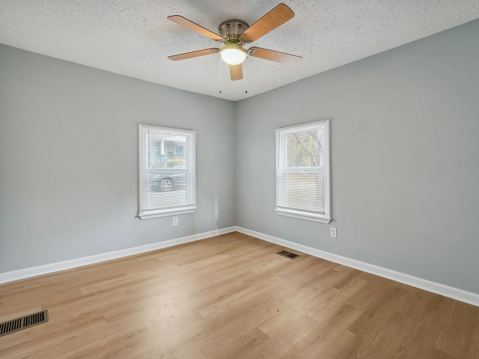 562 Grant St Sw — Photo 3
