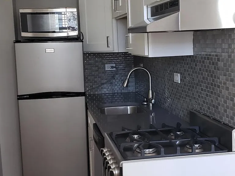 511 W Belmont Ave #2 — Photo 1